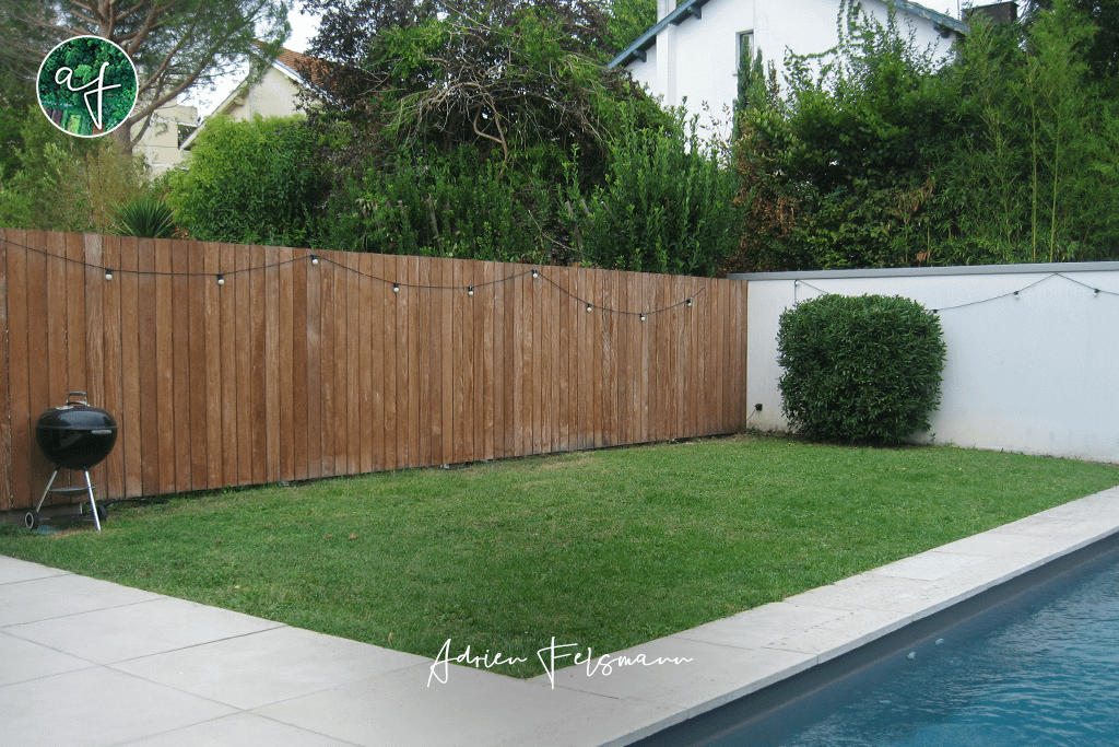 Petit jardin toulousain avec piscine avant travaux