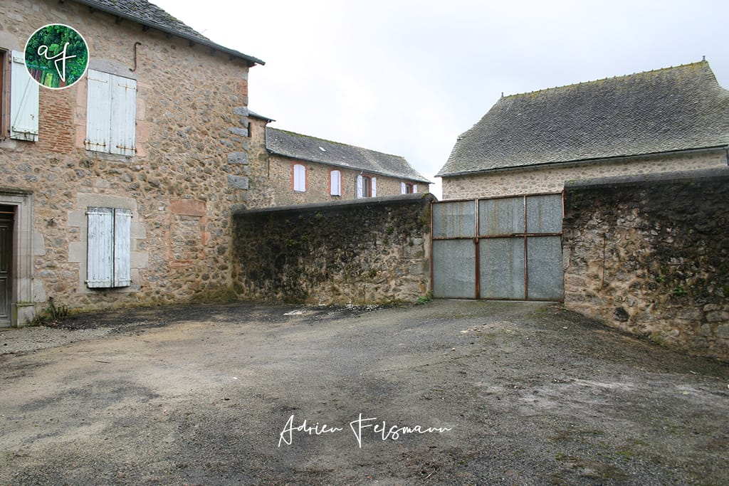 Cour avant les travaux