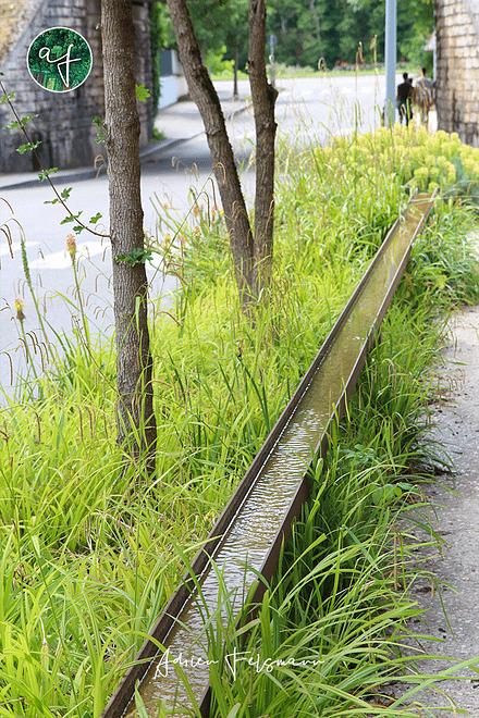 Canal d'eau à Cahors dans le Lot