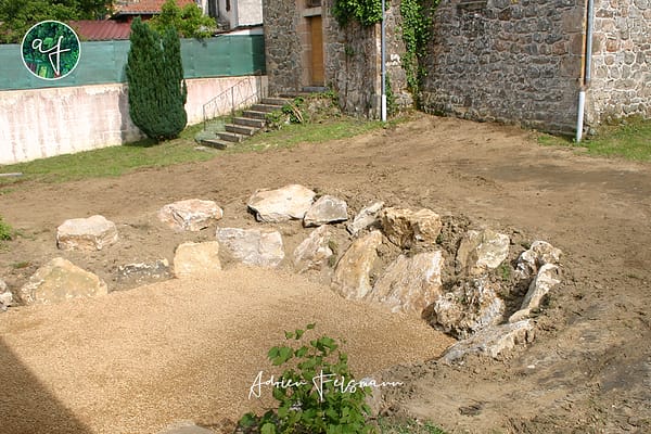 Enrochement du jardin des Chambres du Presbytère avant travaux